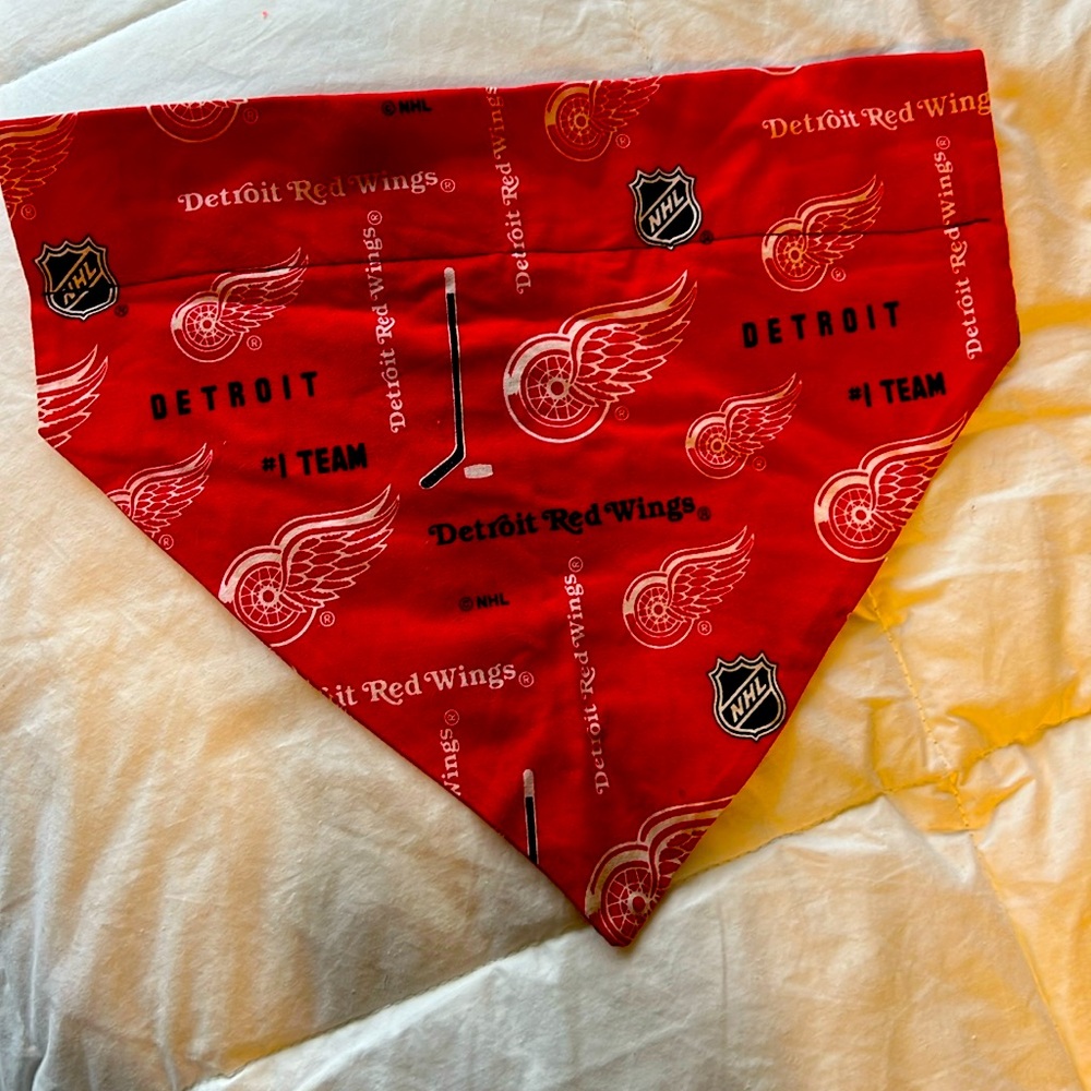 5/$15 - Detroit Red Wings Dog Bandana